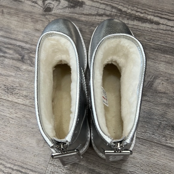 New UGG Silver Classic Mini Zip Logo Shine Boots - Picture 6 of 11